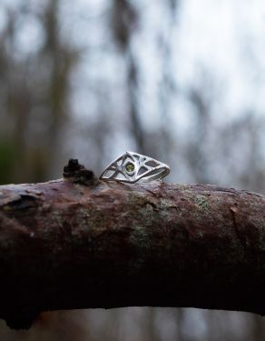 "Mira stilla" ring in silver and peridot