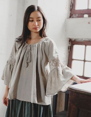 "Svetlana" top in natural linen and linen lace